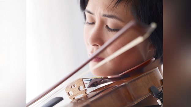 Image of Jennifer Koh playing violin. Credit Juergen Frank